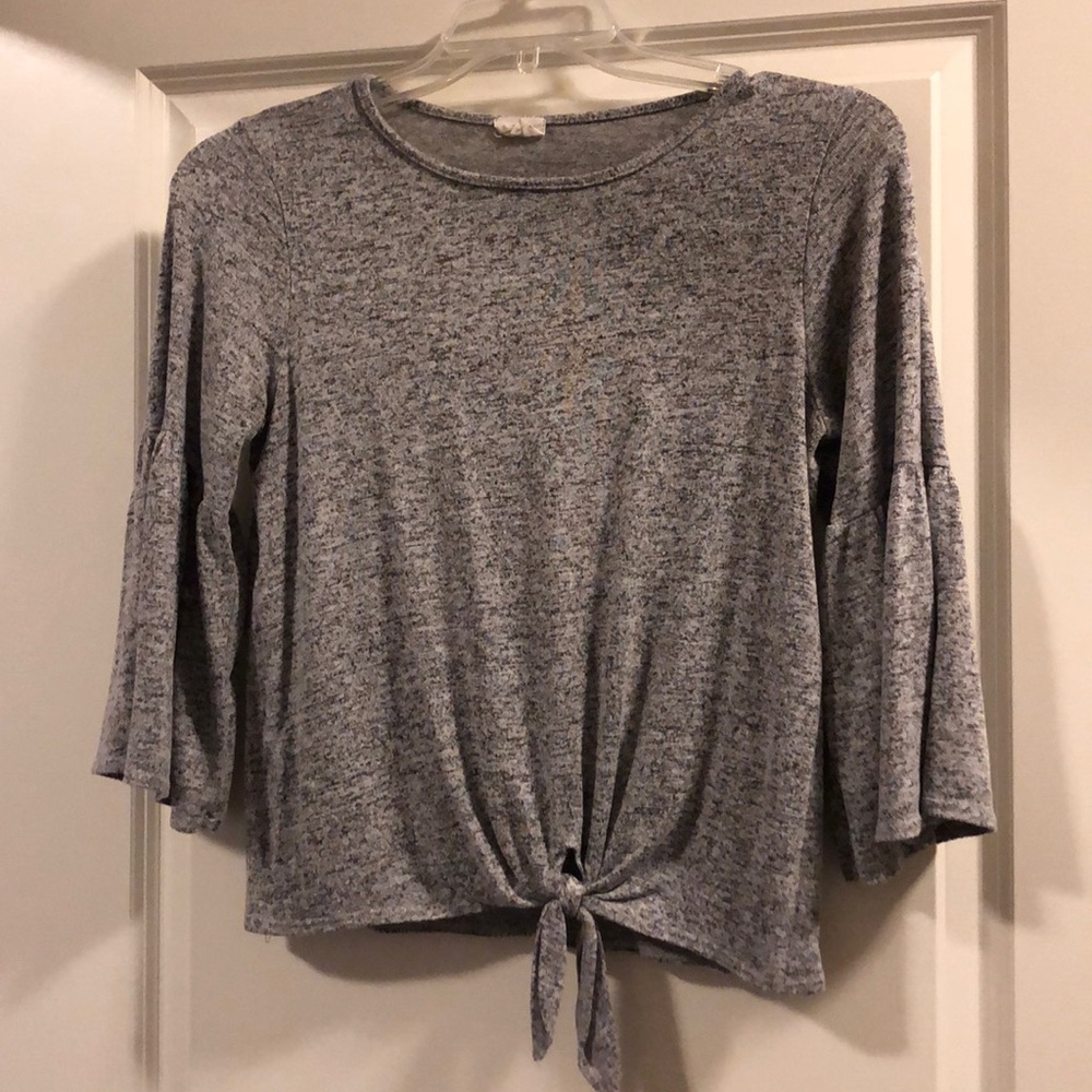 3/4 Gray Tee with flowing sleeves!